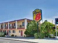 Super 8 by Wyndham Santa Cruz/Beach Boardwalk East Hotel di Santa Cruz