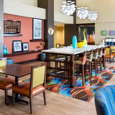 Hampton Inn & Suites Pensacola I-10 North at University Town Plaza