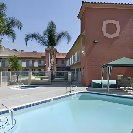 Travelodge by Wyndham Lynwood