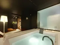 Hotel Miró - badewanne