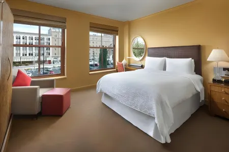 Four Points by Sheraton San Jose Downtown Отели рядом с достопримечательностью «Хэппи Холлоу парк и зоопарк»