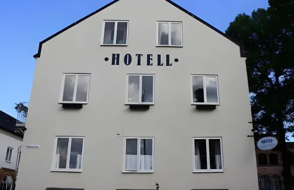 布洛姆巴拉酒店