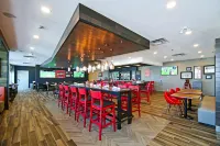 Holiday Inn & Suites CALGARY AIRPORT NORTH by IHG - bar