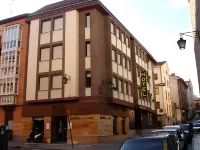 Hotel Arts - Gasteiz Centro Hotels near Vitoria-Gasteiz Railway Station