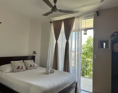 Casa de LIS Hotel & Tourist Info Centre Hotels in Linda Vista
