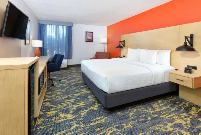 La Quinta Inn & Suites by Wyndham Dallas - Las Colinas Các khách sạn gần G2 Secure Staff