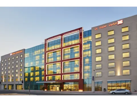 Hilton Garden Inn Dubai, Mall Avenue
