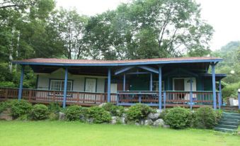 Anseong Flowering Mountain Pension
