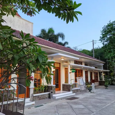 Hotel Dana Solo Hotels near Museum Dullah