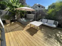 River Guest House with Jacuzzi Fire and Boat Hire Hotels in Heathrow