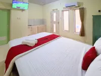 RedDoorz near Alun Alun Jepara Hotell i Kedungcino