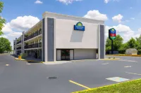 Days Inn & Suites by Wyndham Indianapolis Airport East Hôtels à : Indianapolis