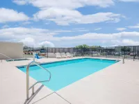 Days Inn & Suites by Wyndham Hutchinson Hotels in Reno County