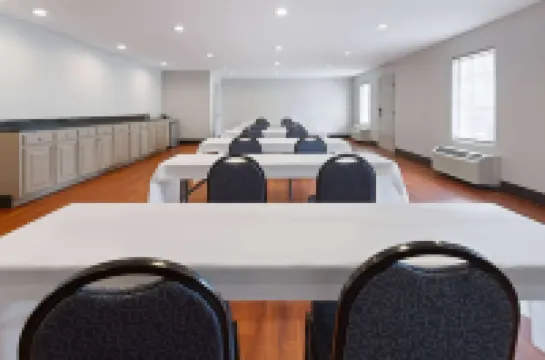 데이즈 인 바이 윈덤 아메리쿠스