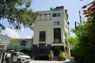 Hotel Forest Avenue - Best Luxury Hotel in Dehradun Отели рядом с достопримечательностью «Джил Клемент Таун»