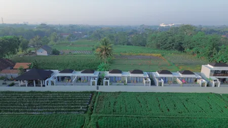 Ubu Villa Amarta Отели рядом с достопримечательностью «SS Aquarium»