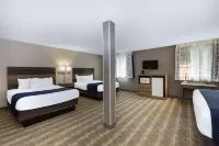 Days Inn & Suites by Wyndham Wisconsin Dells - 주차장