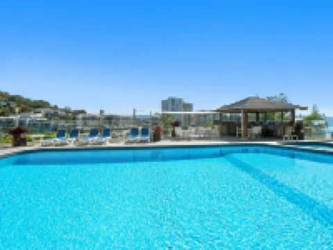 Burleigh Headland 2 Bedroom Stay, Just a Stones Throw from the Beach!