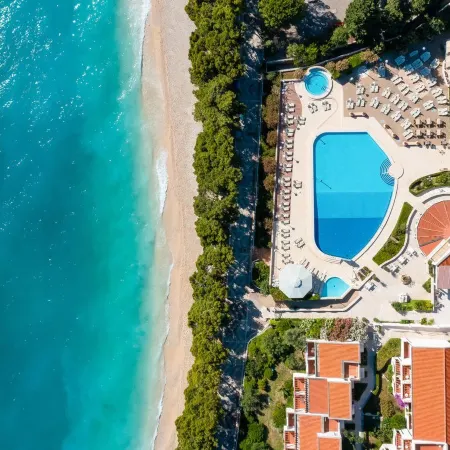 Bluesun Holiday Village Afrodita Отели рядом с достопримечательностью «Пляж Соларис»