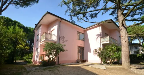 Flat in a villa surrounded by a garden