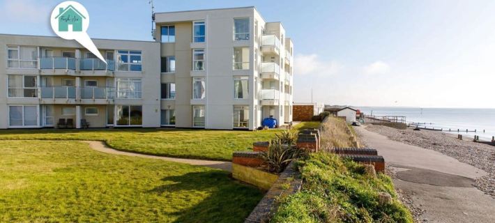 Two Bed Seafront Escape in East Wittering Hotels in Chichester