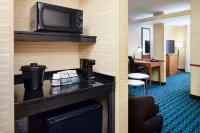 Fairfield Inn & Suites Plainville - bar