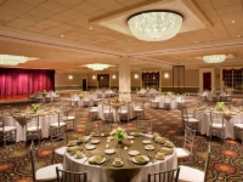 Sheraton Greensboro at Four Seasons Hotels in Guilford County