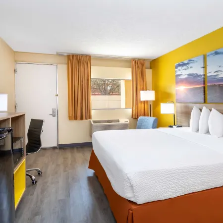 Days Inn & Suites by Wyndham Clovis