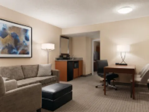 Embassy Suites by Hilton Cincinnati RiverCenter Hotels in Covington