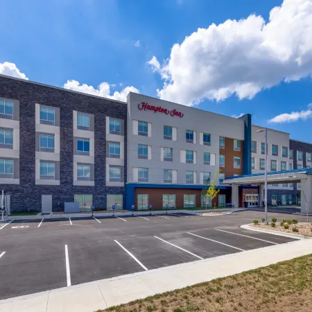 Hampton Inn by Hilton Kansas City Southeast Отели рядом с достопримечательностью «Стадион «Эрроухед»»