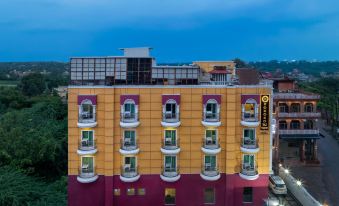 Foxoso Taj View Hotel