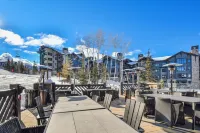 Parq 4 Tower Club Ski in-Out Hot Tub Pool Private Dining Fitness Spa Wellness