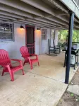 Lake Sinclair Cottage! Open Water Views, 2Br/1BA, Kayaks, Dock Access.Near Ramps