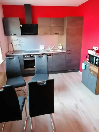 Ferienwohnung 55 m², 1 Schlafzimmer, 1 Wohnzimmer, 1 Küche, 1 Bad, 1 Flur Отели в г. Трир-Саарбург