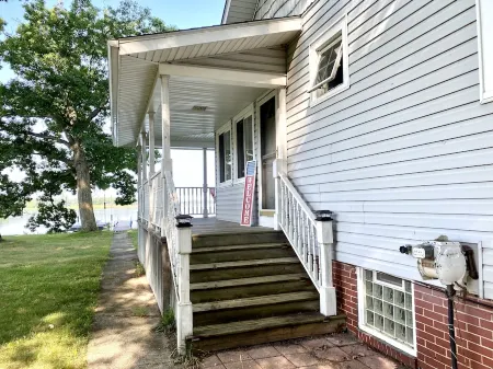 Grey Wolf Family Style Cottage on Wolf Lake Waterfront