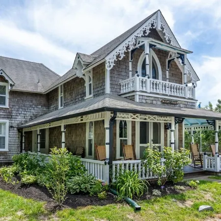 The Legacy House: Walk to Inkwell Beach + Historic Charm, Modern Comfort