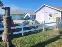 DB 10 High Tide--1 BR Cottage, Living Room, Kitchenette, Walk to Beach, Dogs OK!