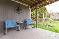 Bellevue Guesthouse by Lake Sammamish- EV, Patio - Tiny houses