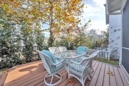 Pet Friendly! Bikes! Inlet Beach! Community Pool! Minutes to the Beach!