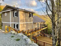 Fall Colors / Amazing Deck w/ Fireplace & TV / Hiking / Skiing / Wineries / Pets