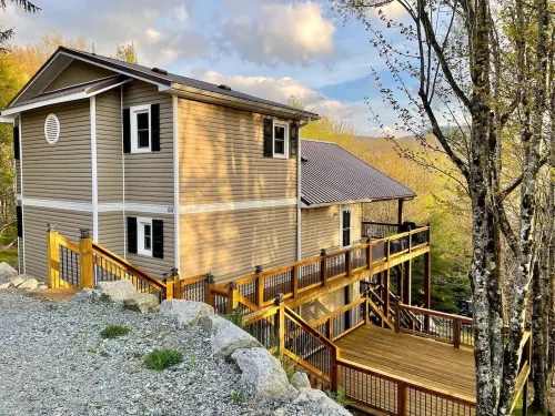 Fall Colors / Amazing Deck w/ Fireplace & TV / Hiking / Skiing / Wineries / Pets Hoteles en Municipio de Laurel Creek