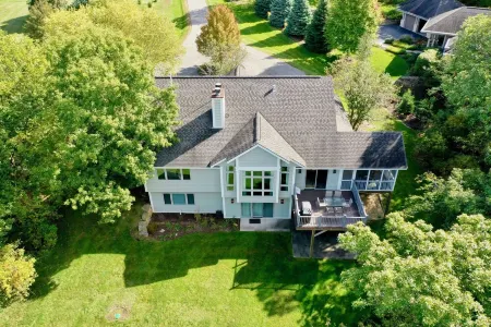 Beautiful 6bdrm, 6 bath, firepit, WIFI, Air Hockey, walking distance to pool