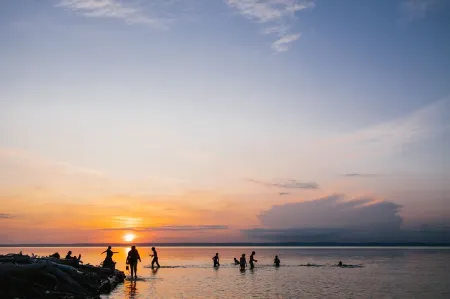 Woodsy Personal Retreat Cabin - "Gratitude" Отели в г. Лейксайд