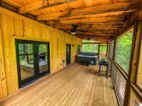 NEW - Peaceful Bear CABIN - 3BR/2BTH - Hot Tub - Quiet
