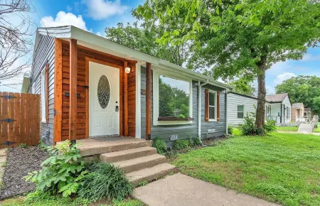 4 Mins Away from at&T Stadium; Texas Live; Uta; Six Flags; Epic Central Отели рядом с достопримечательностью «Университет Техас в Арлингтон»