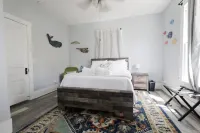 Cozy Retreat with Large Game Room. Only Minutes to the Beach and the Strand.