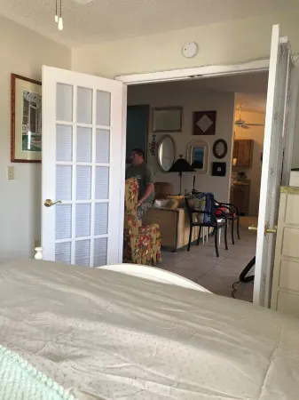 Charming 3 bd 2 ba villa in cool Bradenton. WiFi AC laundry lanai community pool Отели рядом с достопримечательностью «Запад Гейт»