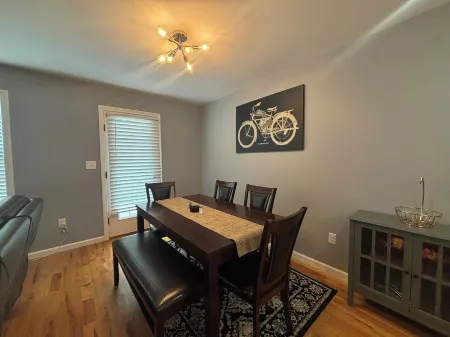 Spacious 3-bedroom Apartment Near School! Отели рядом с достопримечательностью «Публичная библиотека Бристол»