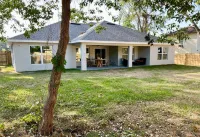 Sanford's Seahaven: fully fenced yard, outdoor dining, close to downtown!