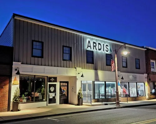 Downtown Studio at The Lake -Unit 4 Hotels in Crawford  County
